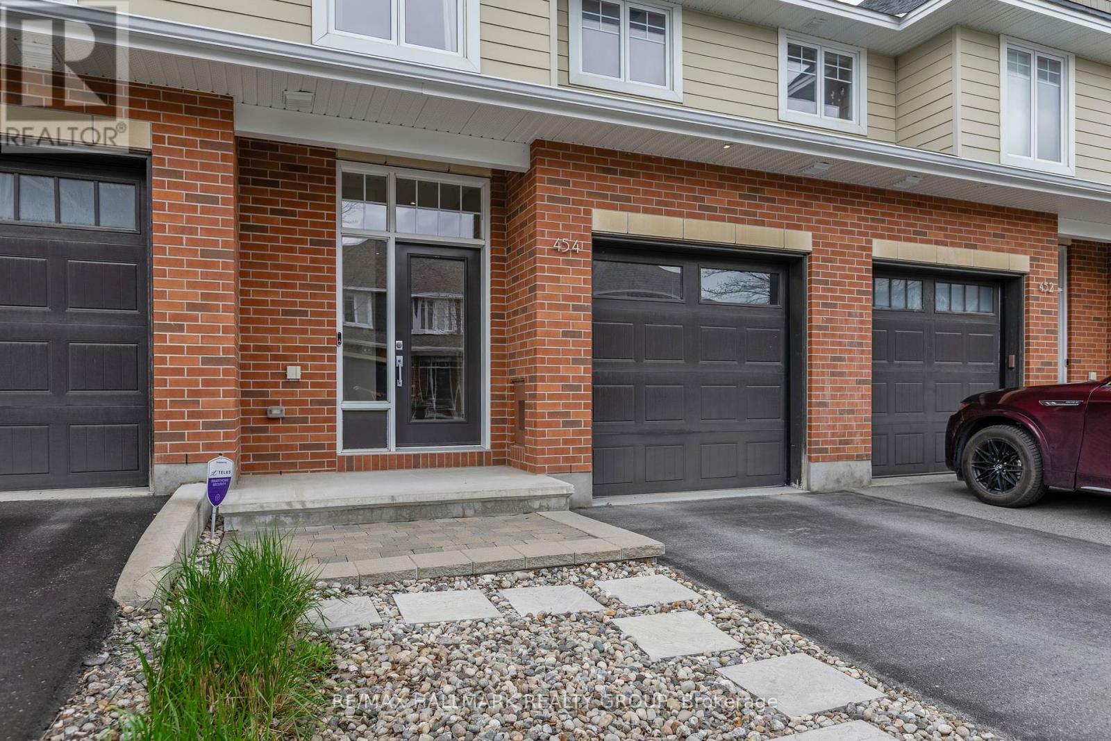 Property Photo: 454 Kilspindie Ridge ON K2J 5M8