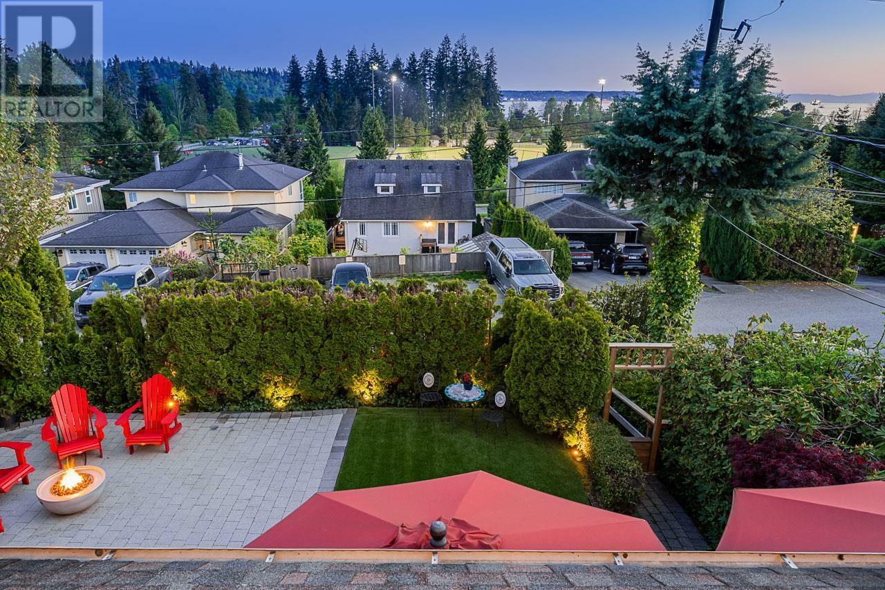 Property Photo: 1075 Esplanade Avenue BC V7T 1G2