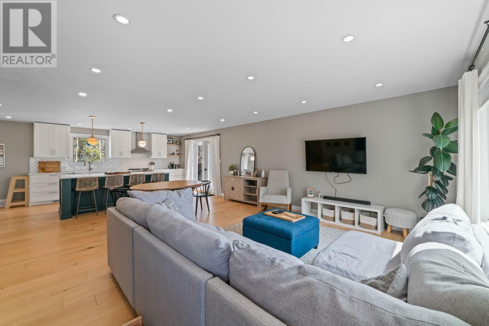 Property Photo: 16 Cochenour Cres ON P0V 1L0