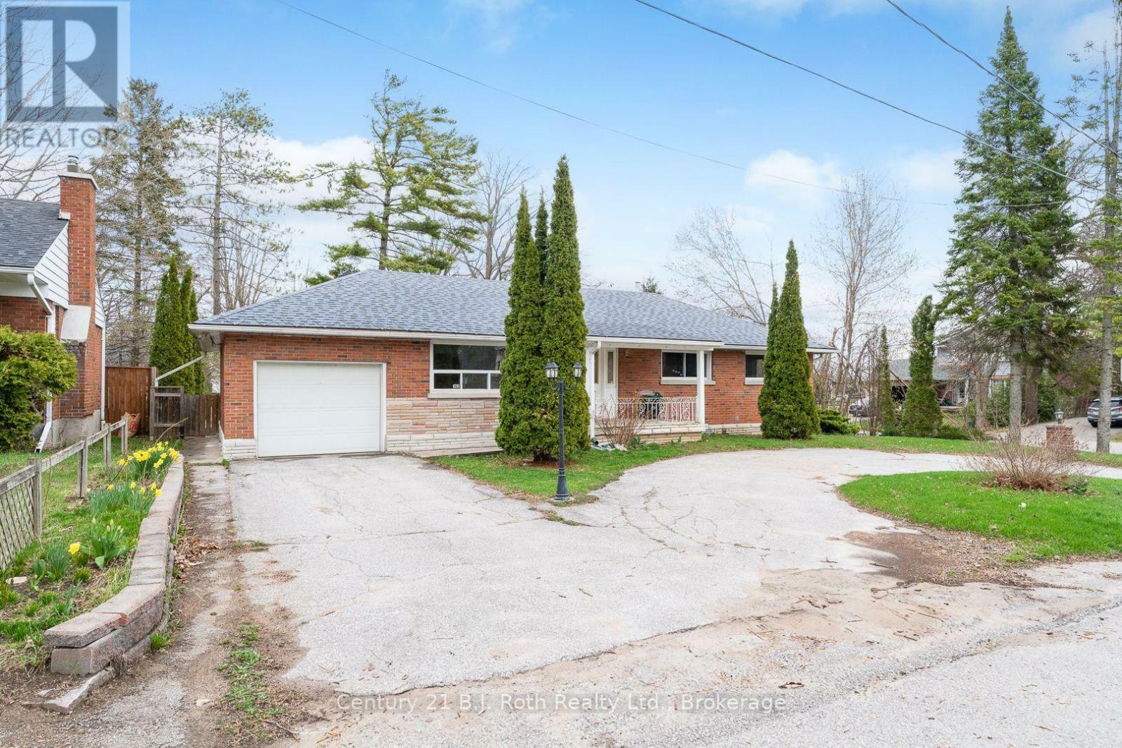 Property Photo: 362 Parkhurst Crescent ON L3V 4H6