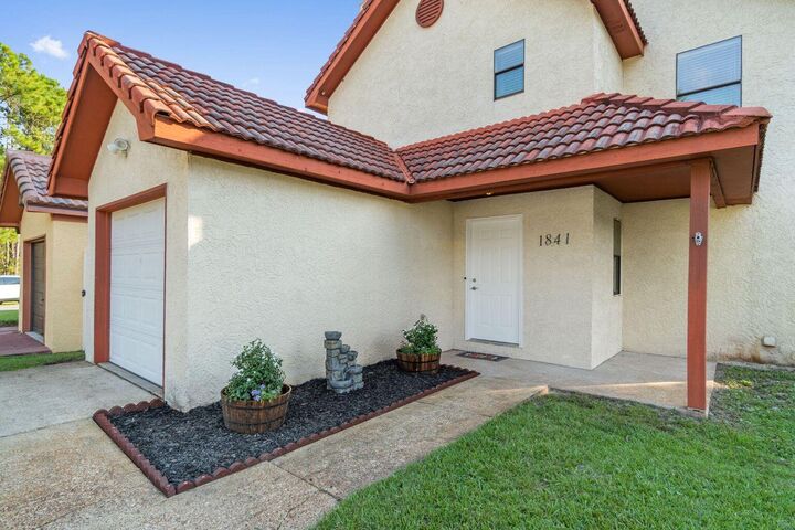 Property Photo: 1841 E Smugglers Cove Drive FL 32563