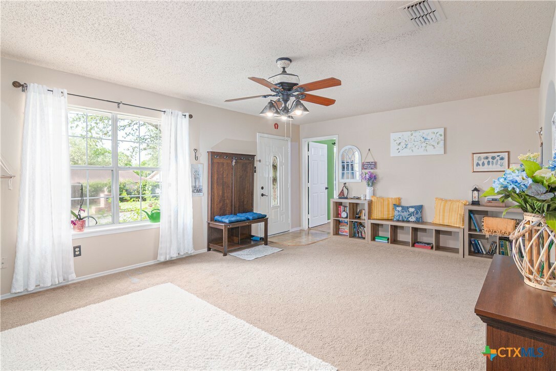 Property Photo:  926 Zwicke Street  TX 78155 