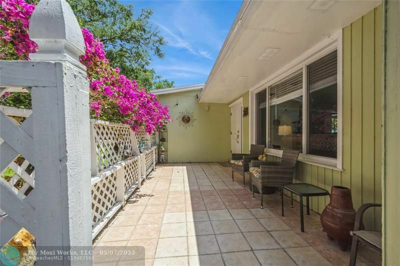 Property Photo: 741 Beachwood Ln FL 33317
