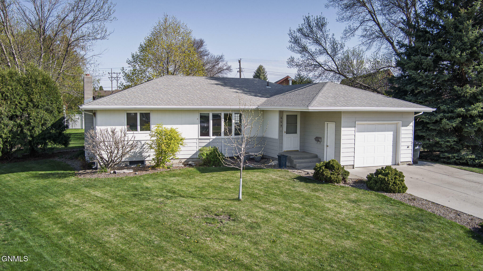 Property Photo: 604 North Avenue ND 58501