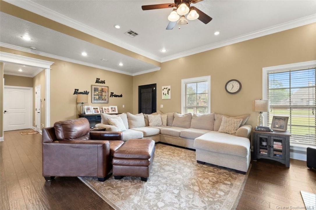 Property Photo: 2667 E Robinwood Drive LA 70611