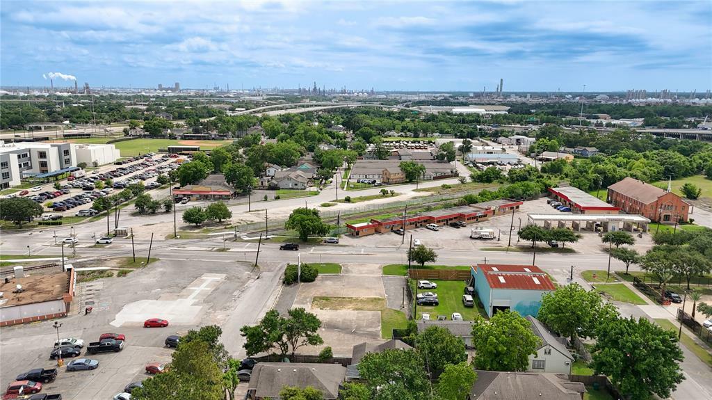 Property Photo: 2002 Broadway Street TX 77012