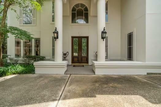 Property Photo: 2 Argonne Place TX 77382
