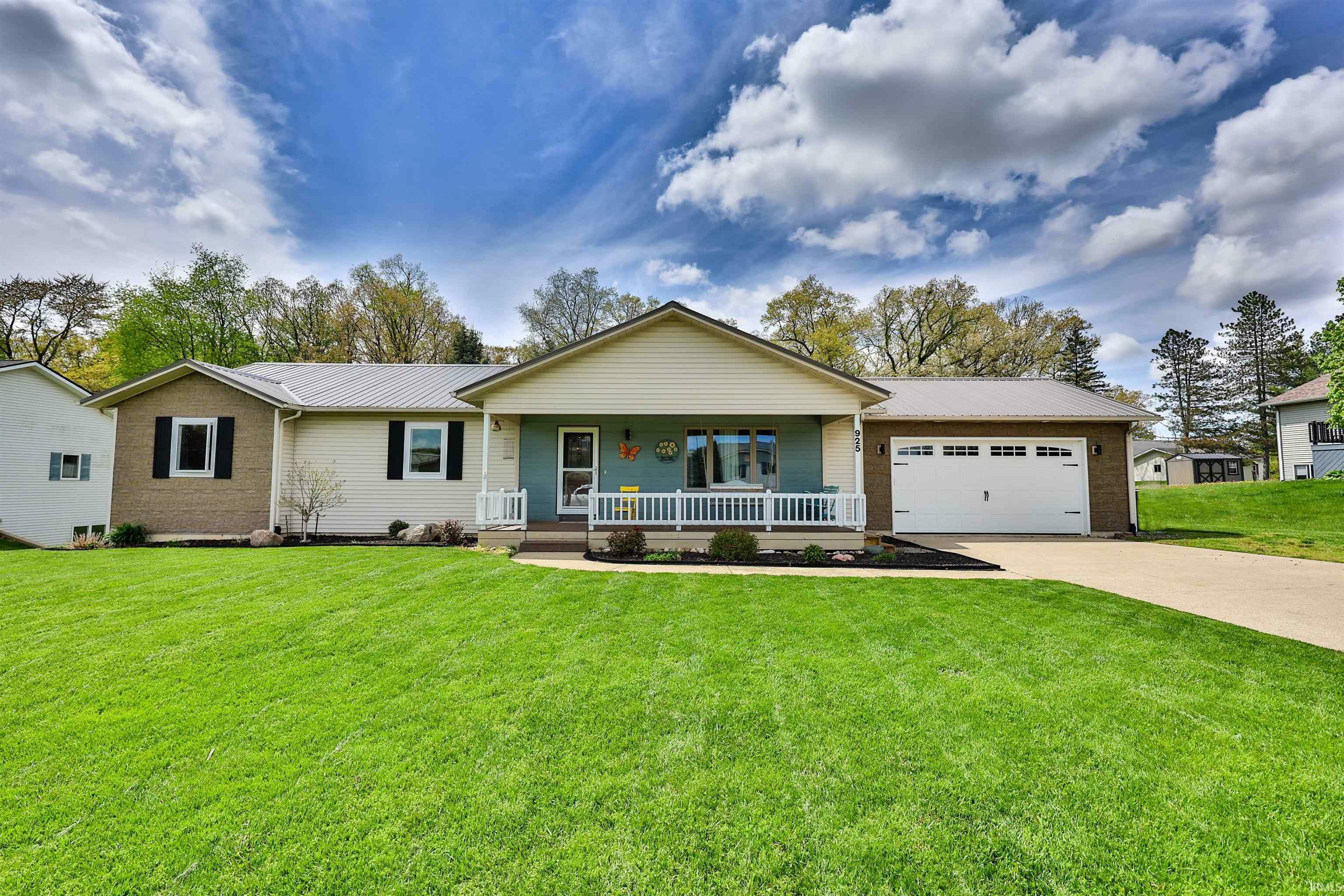 Property Photo: 925 N 280 W IN 46703