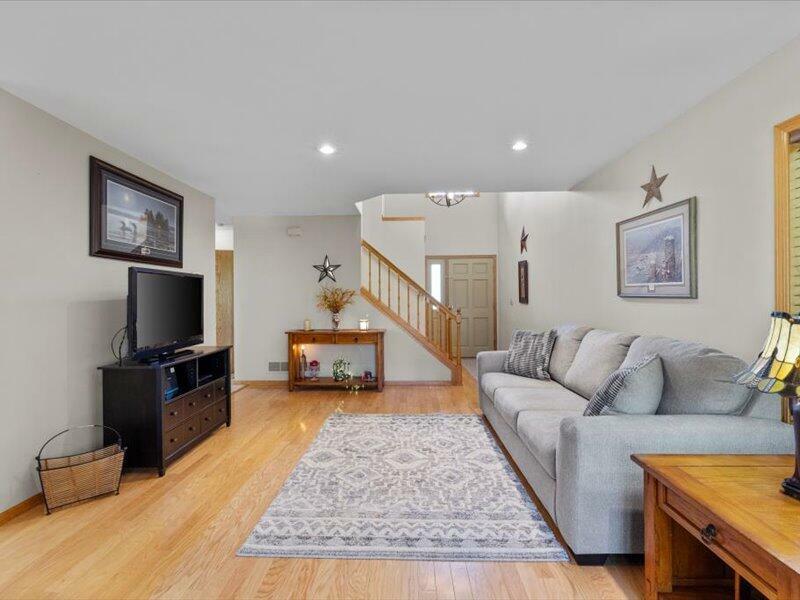 Property Photo: 521 Frederick Ct WI 53066