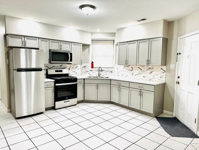 Property Photo: 1425 N Washtenaw Avenue G IL 60622