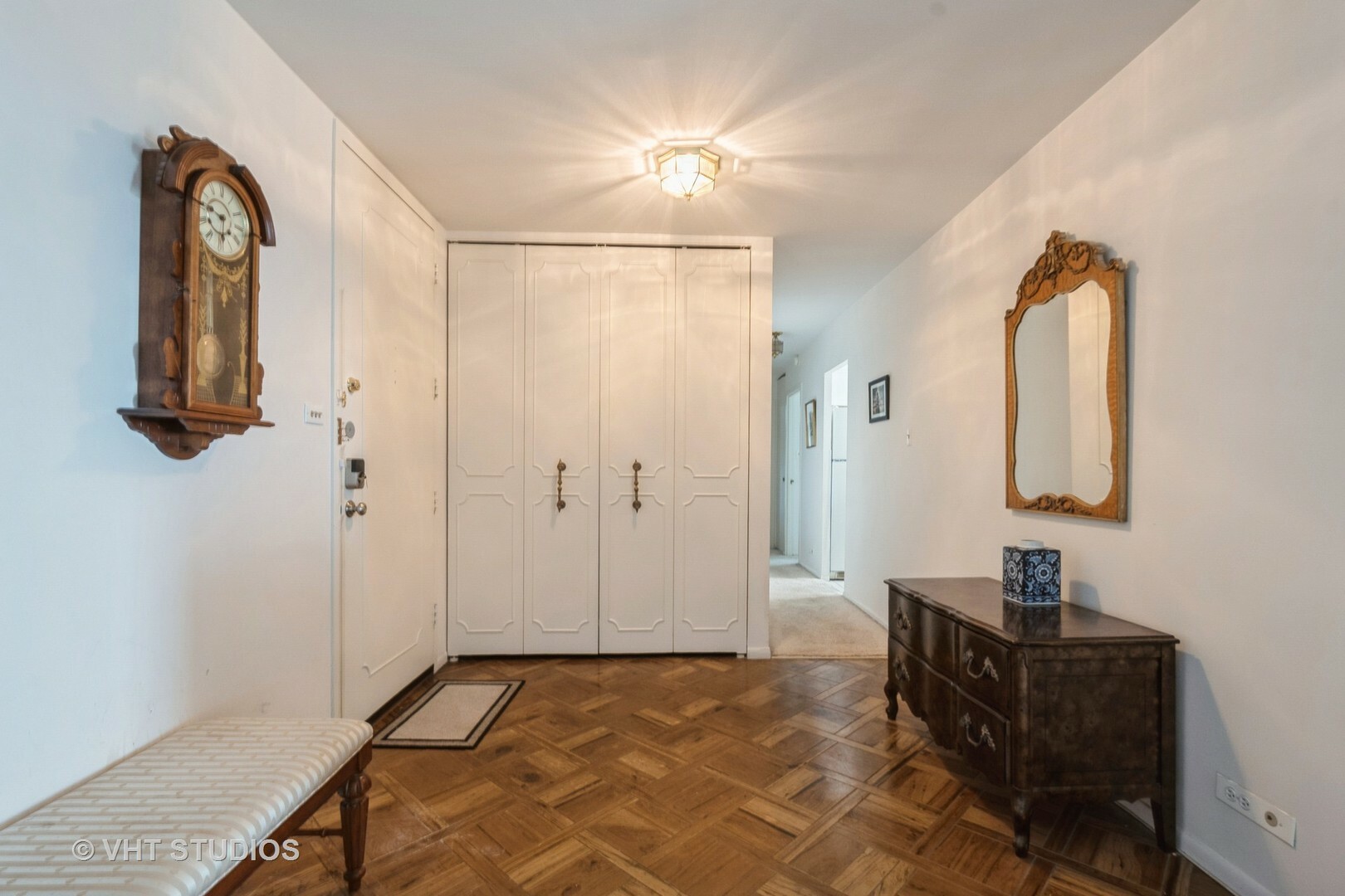 Property Photo: 7061 N Kedzie Avenue 1504 IL 60645