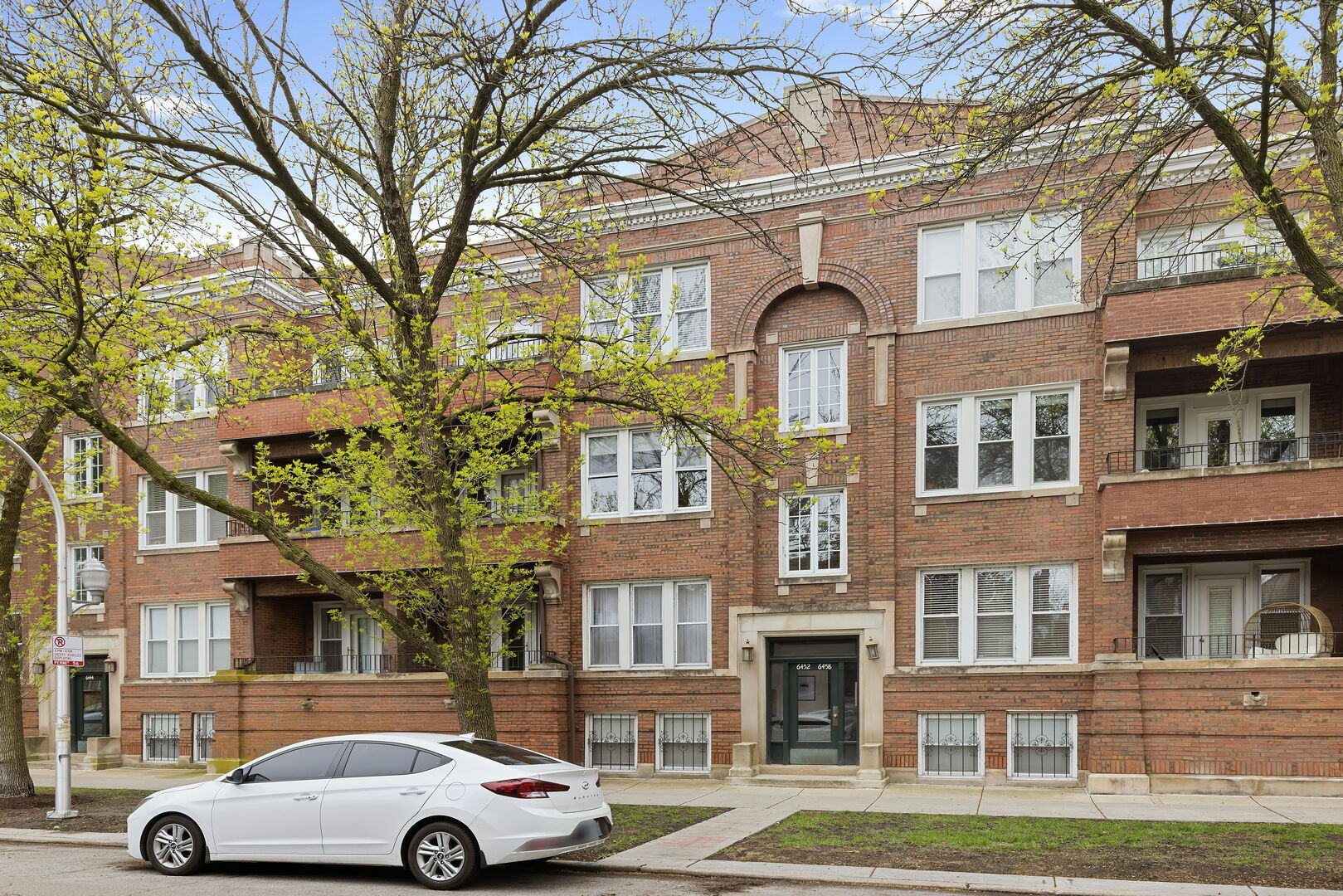 Property Photo: 6452 N Glenwood Avenue 3 IL 60626