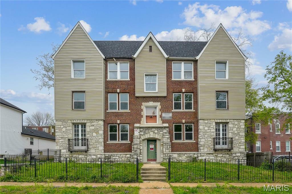 Property Photo: 5815 Cates Avenue MO 63112