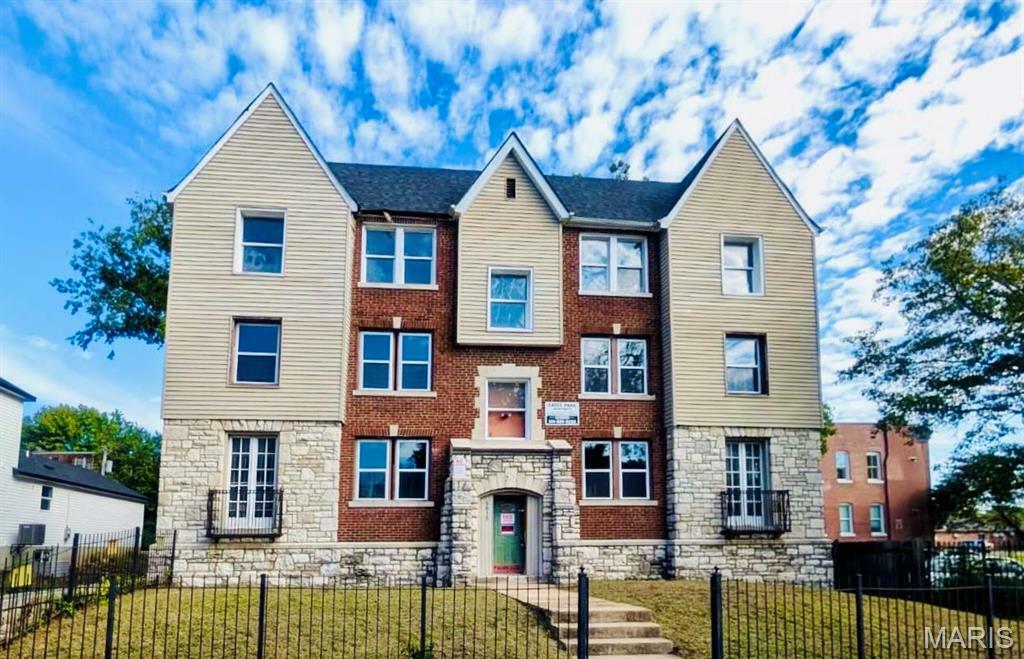 Property Photo: 5815 Cates Avenue MO 63112