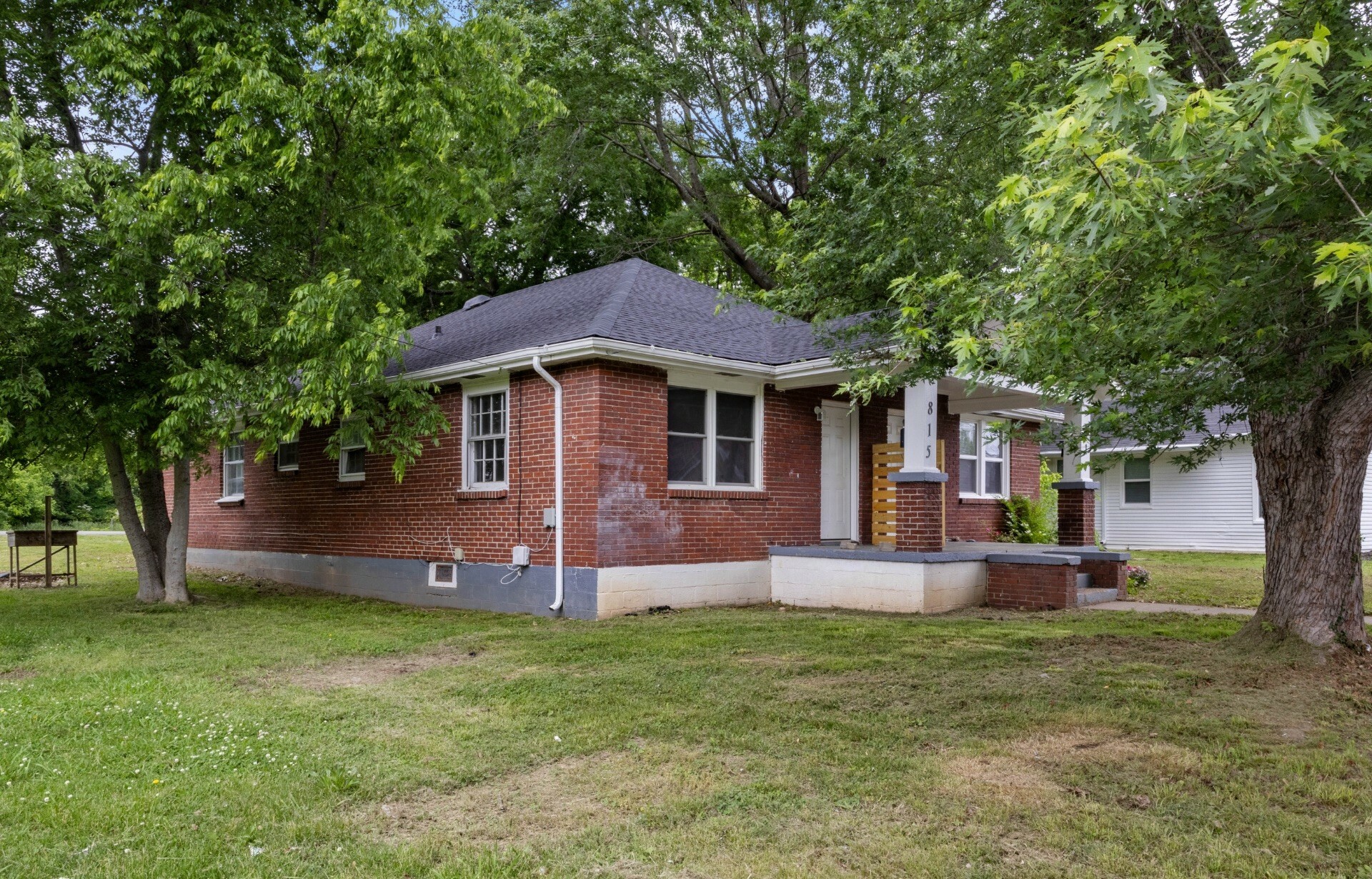 Property Photo: 815 Stafford St TN 37040