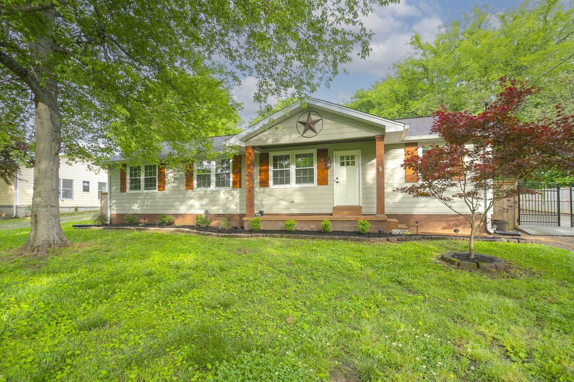 Property Photo: 1143 Bayview Dr TN 37066