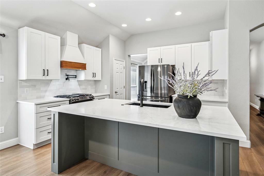 Property Photo: 2808 Cascade Cove Drive TX 75068