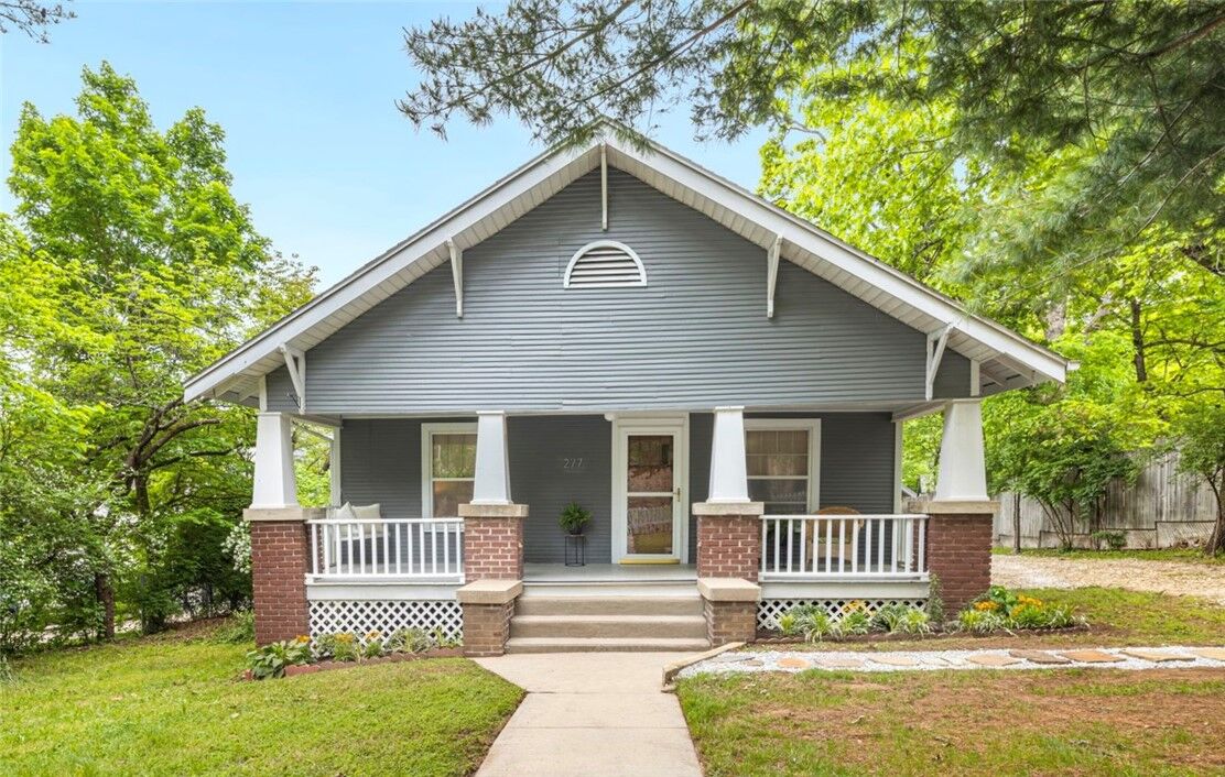 Property Photo:  277 S Hill Avenue  AR 72701 