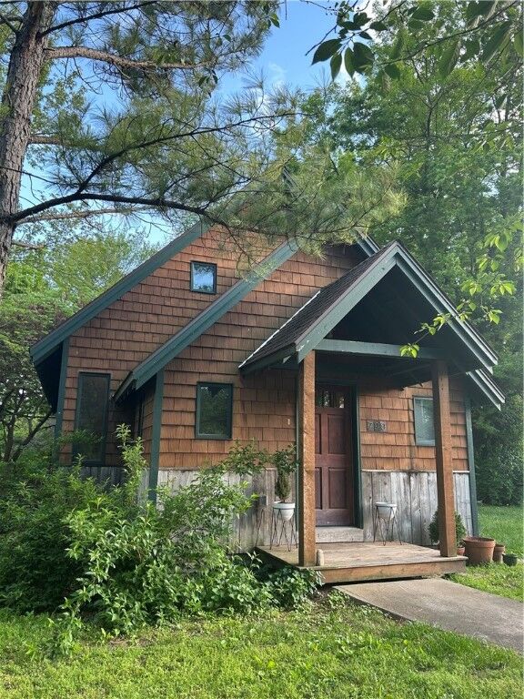 Property Photo:  708 Helena Street  AR 72761 