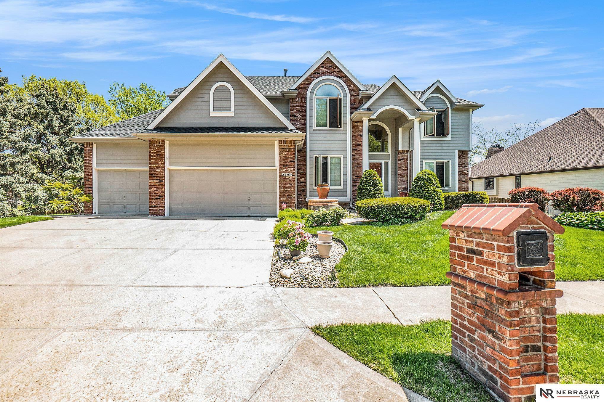 Property Photo: 2709 S 96th Avenue Circle NE 68124