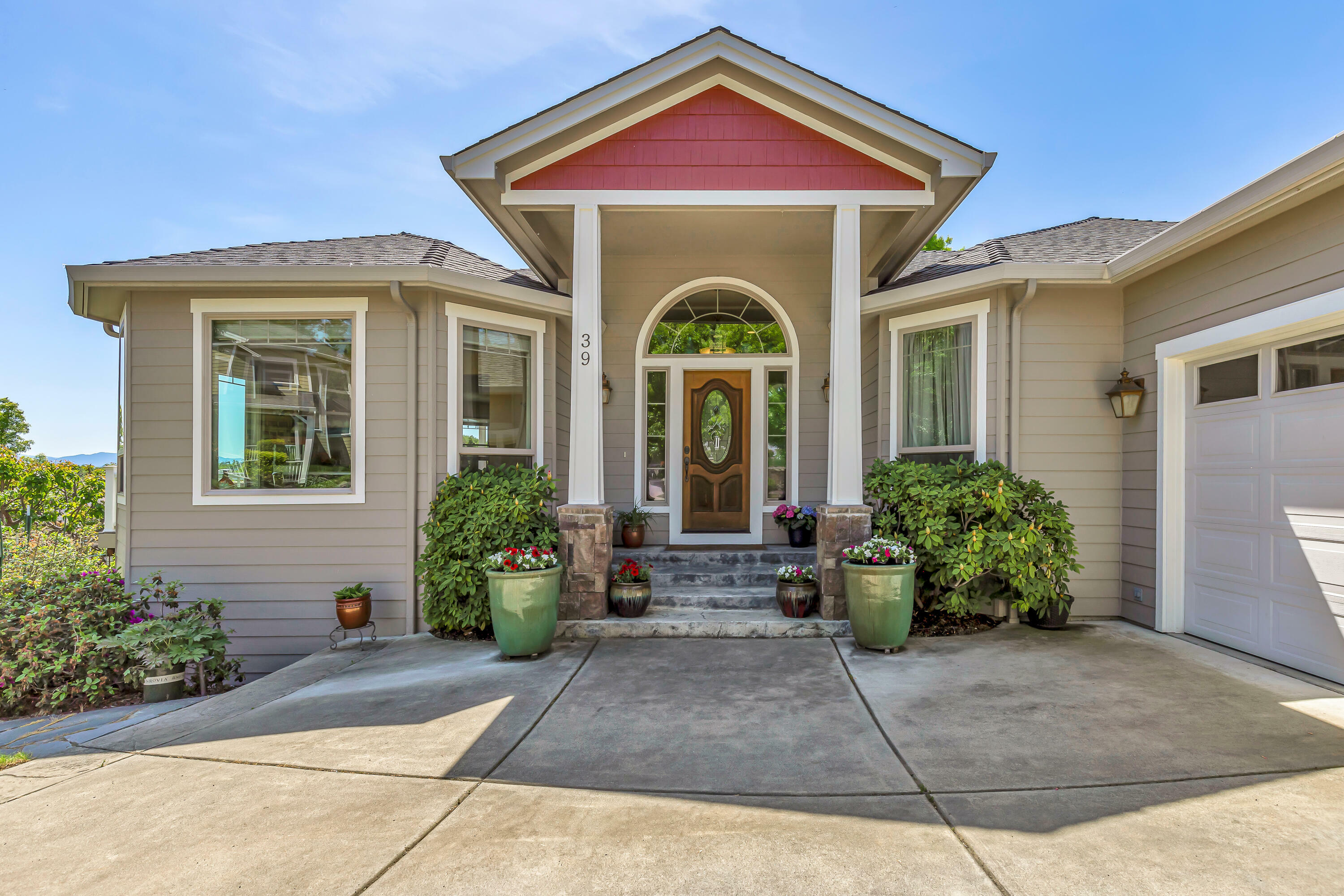 Property Photo: 39 Greenmoor Drive OR 97524