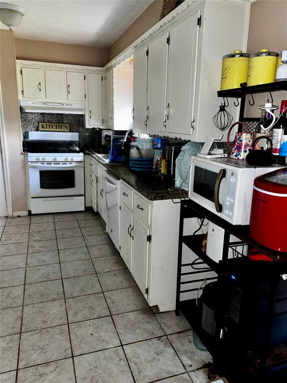 Property Photo: 1504 City Avenue OK 73160