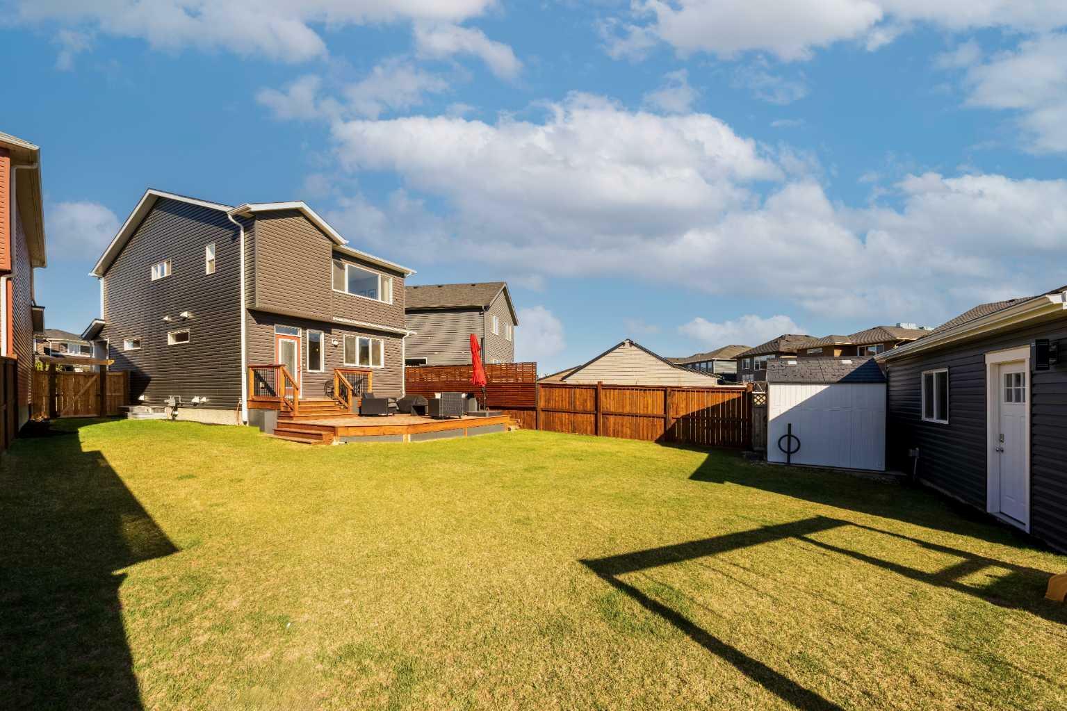 Property Photo: 122 Evanscrest Road NW AB T3P 1J3
