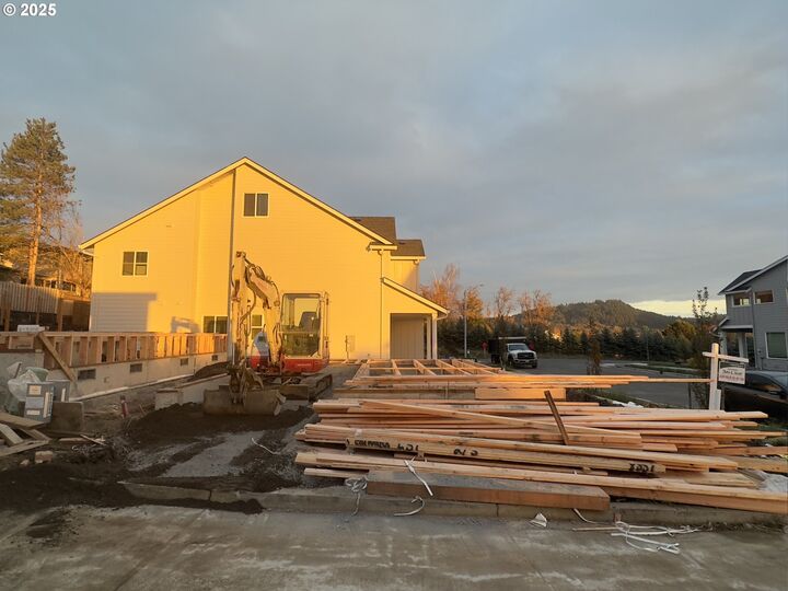 Property Photo:  4051 SW McKinley St 38  OR 97080 