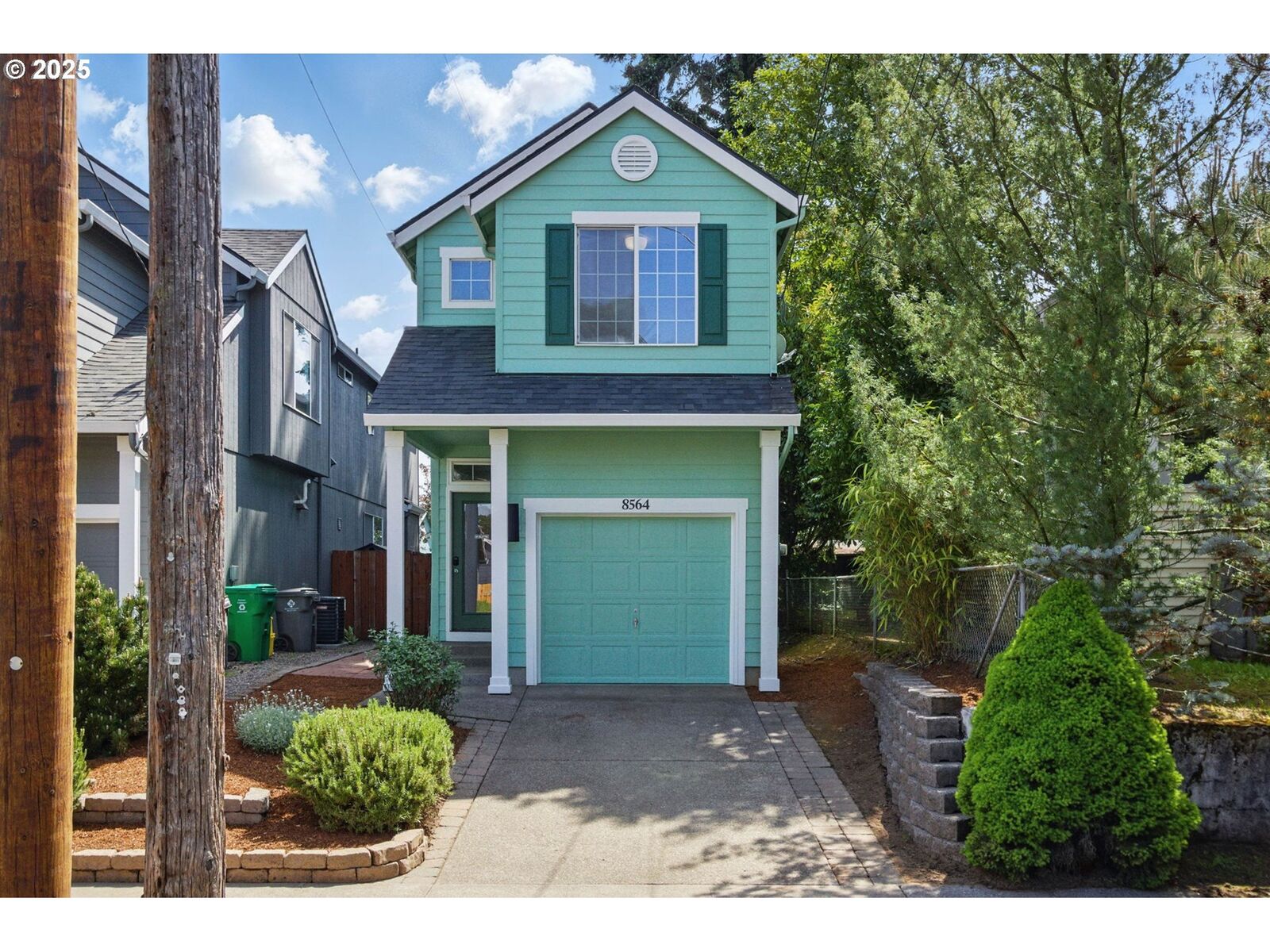 Property Photo:  8564 N Mohawk Ave  OR 97203 