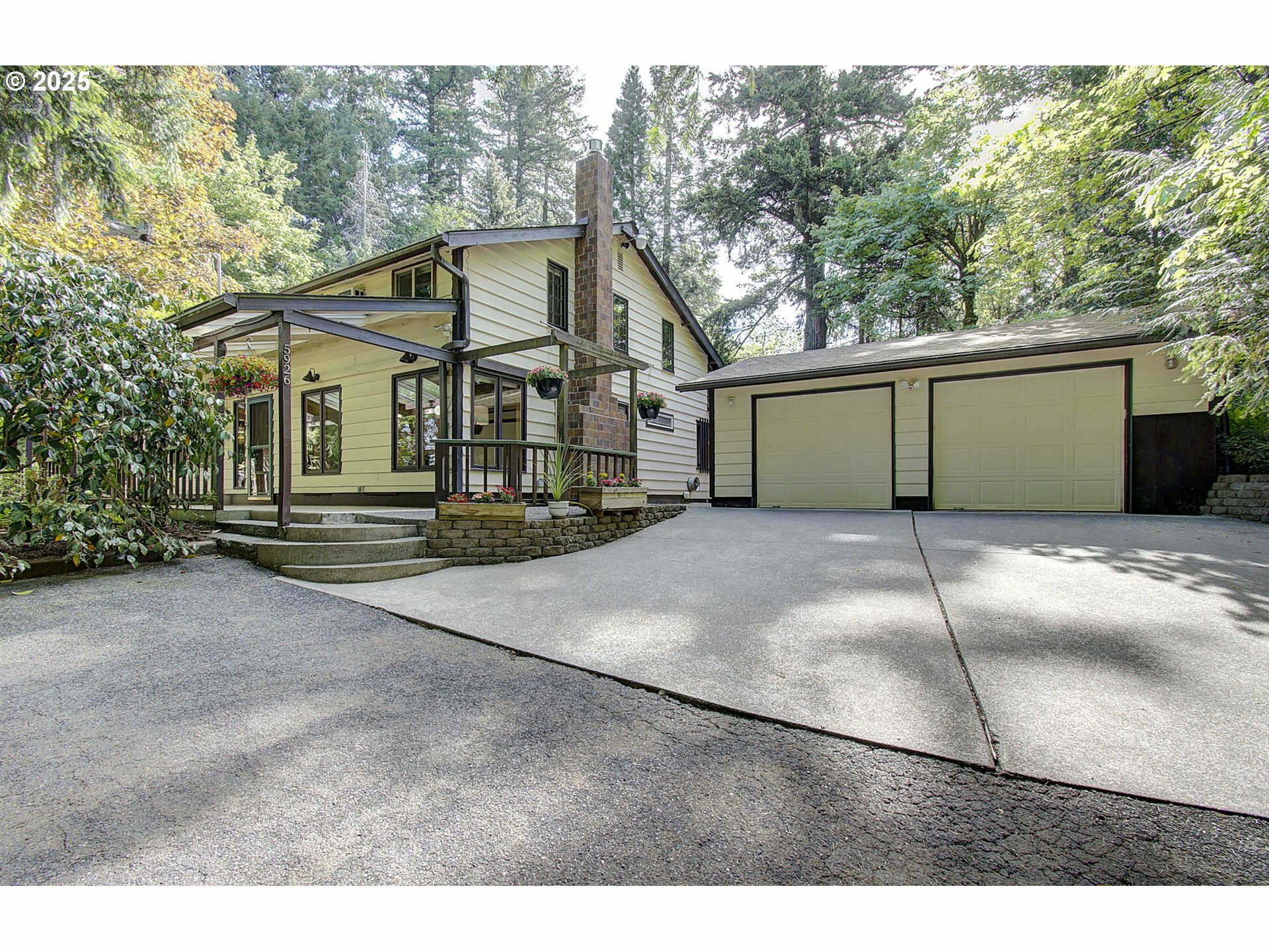 Property Photo: 5926 SE Jenne Rd OR 97236