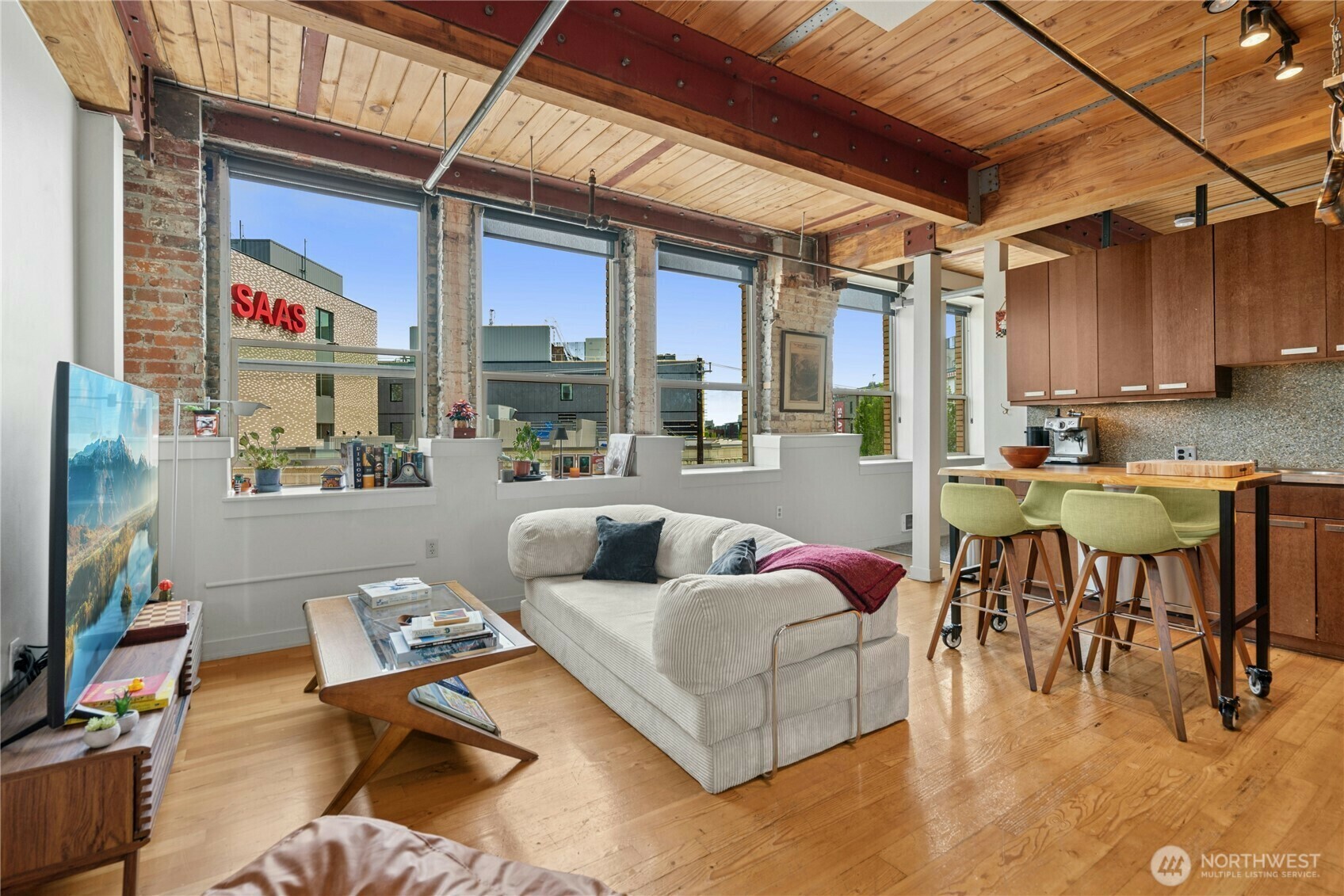 Property Photo: 1408 12th Avenue 312 WA 98122