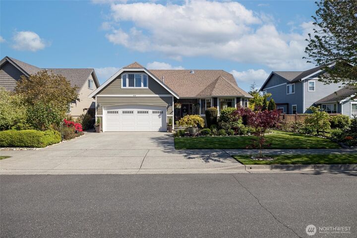 Property Photo:  814  N Park St  WA 98264 