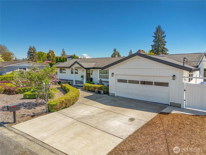 Property Photo:  1510  10th Avenue NW  WA 98371 