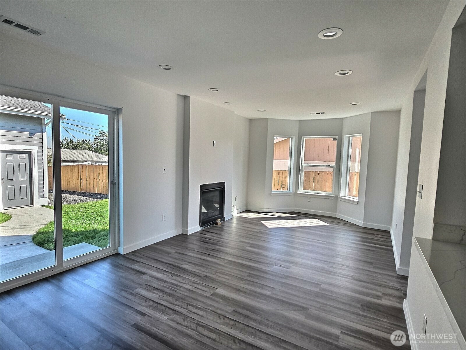 Property Photo: 408 410 E 4th St WA 98857