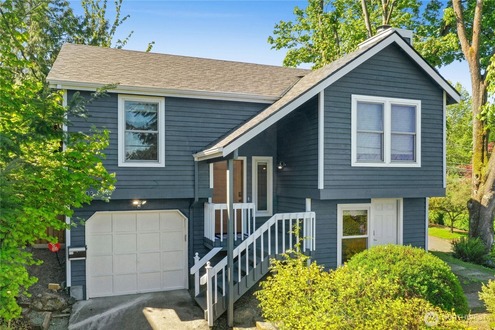 Property Photo:  3003 E Pine Street  WA 98122 