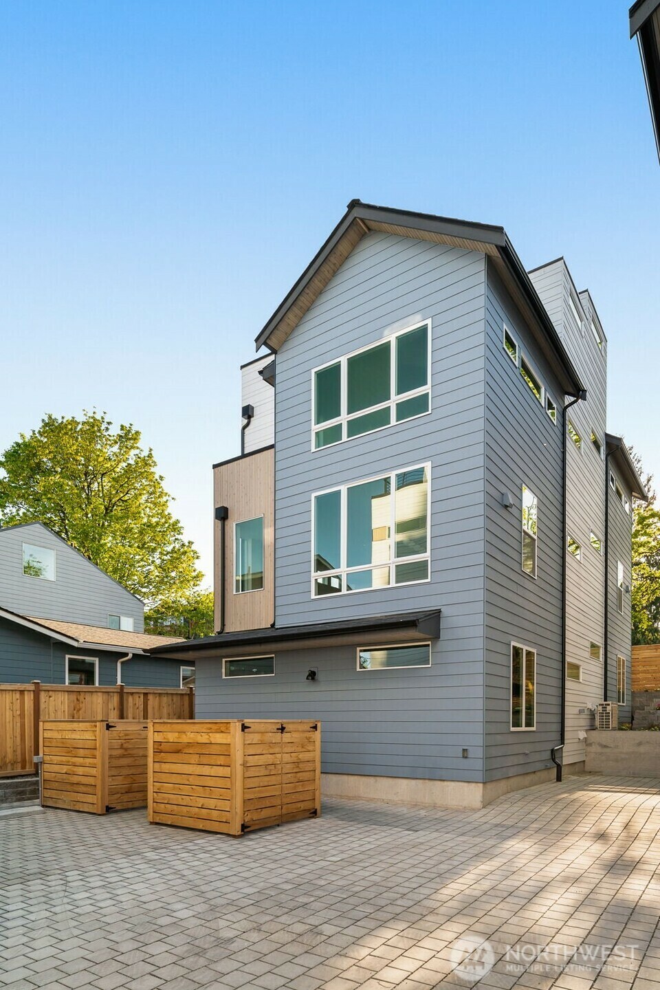 Property Photo: 1625 B 21st Avenue WA 98122