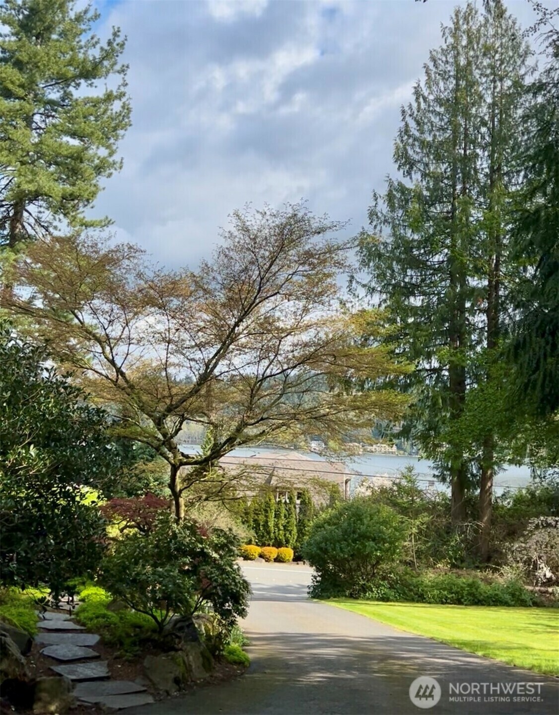 Property Photo: 3029 W Lake Sammamish Parkway WA 98052