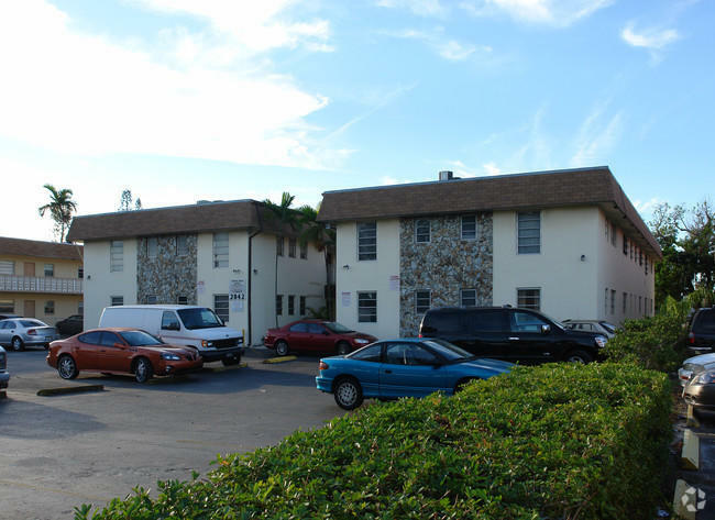 Property Photo: 2842 Fillmore Street 3 FL 33020