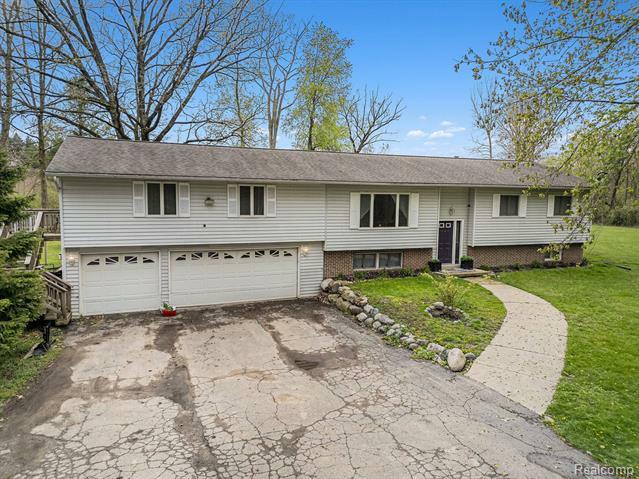 5959 Echo Lane  Brandon Twp MI 48371 photo