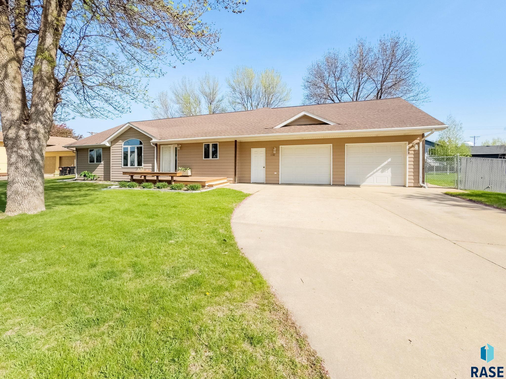 Property Photo: 110 W Apple St SD 57064