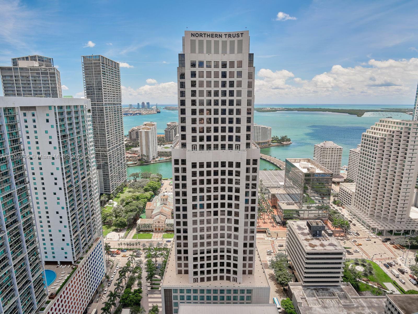 68 SE 6th St 3705  Miami FL 33131 photo