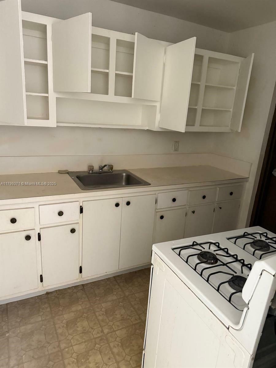 Property Photo: 1600 NW 4th Ave 16A FL 33136
