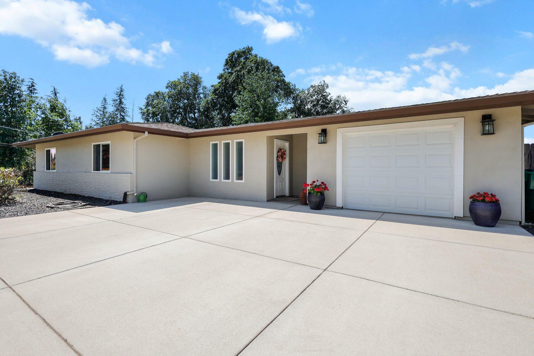 Property Photo: 9924 Hillview Drive CA 96073