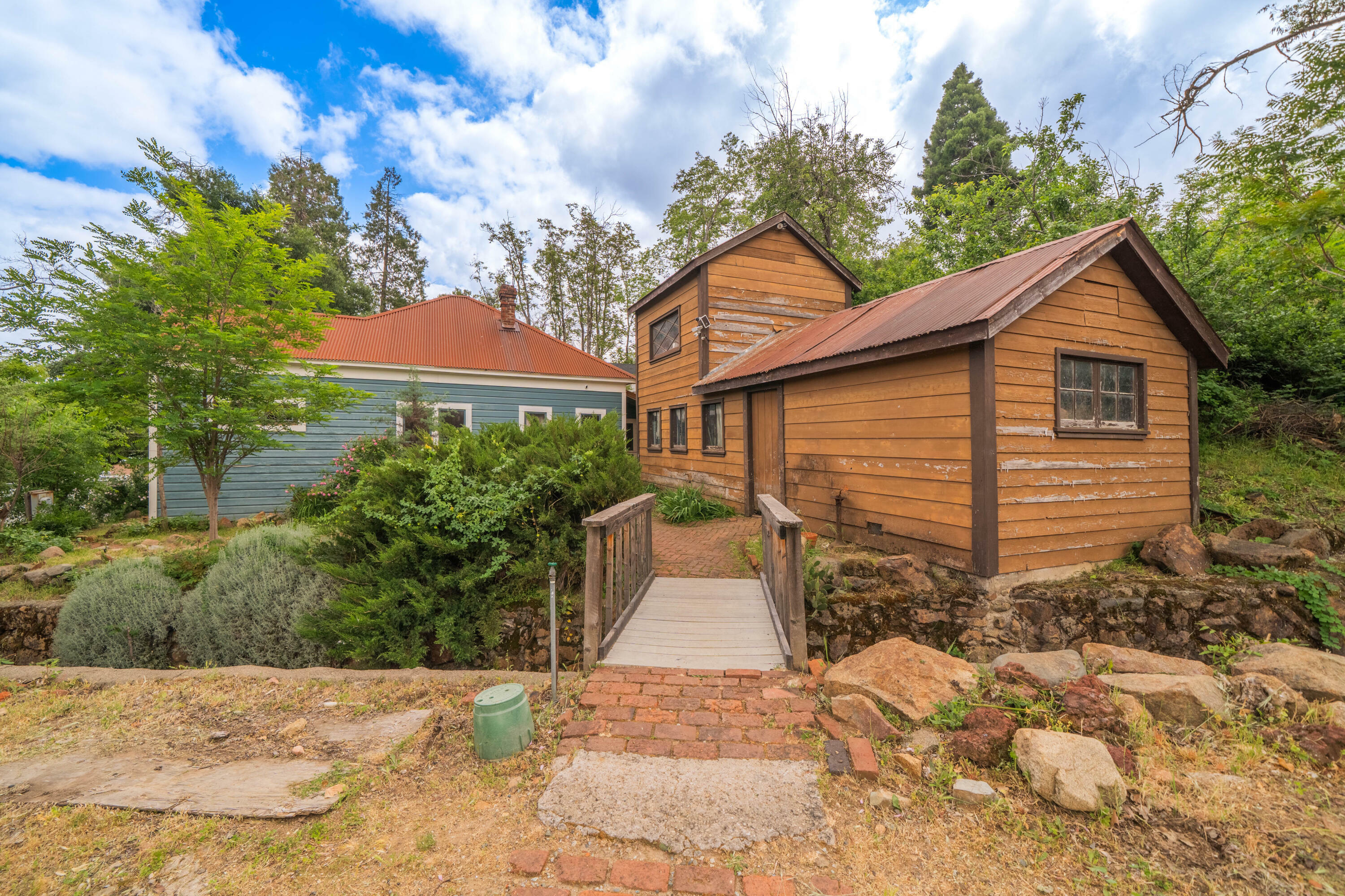Property Photo: 15385 W Ca-299 CA 96087