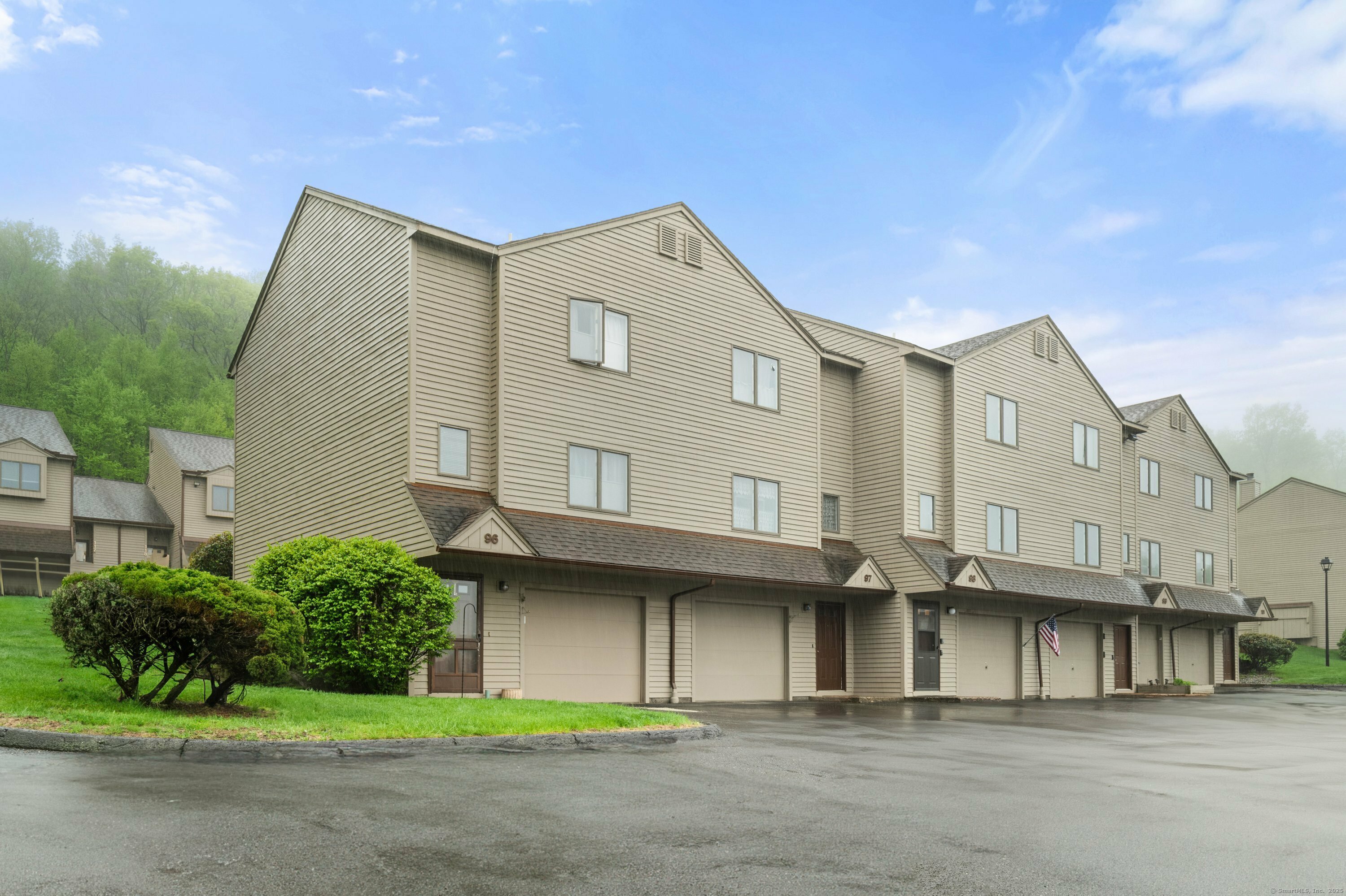 Property Photo: 489 Wolcott Street Apt 98 CT 06010