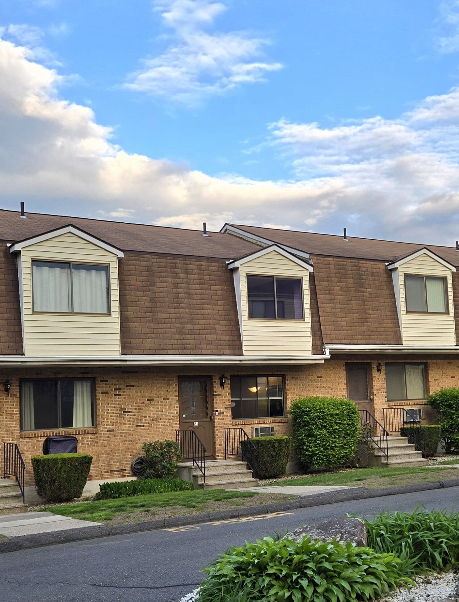 Property Photo: 600 Clark Avenue Apt 21 CT 06010