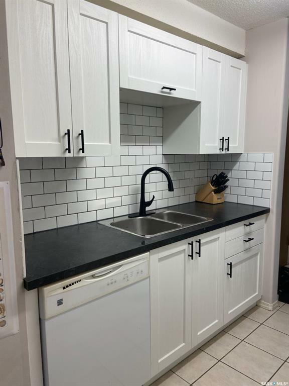 Property Photo: 425 115th Street E 1211 SK S7N 2E5