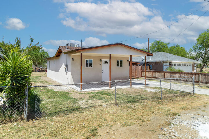 Property Photo:  438 Cedar Avenue  CA 93219 