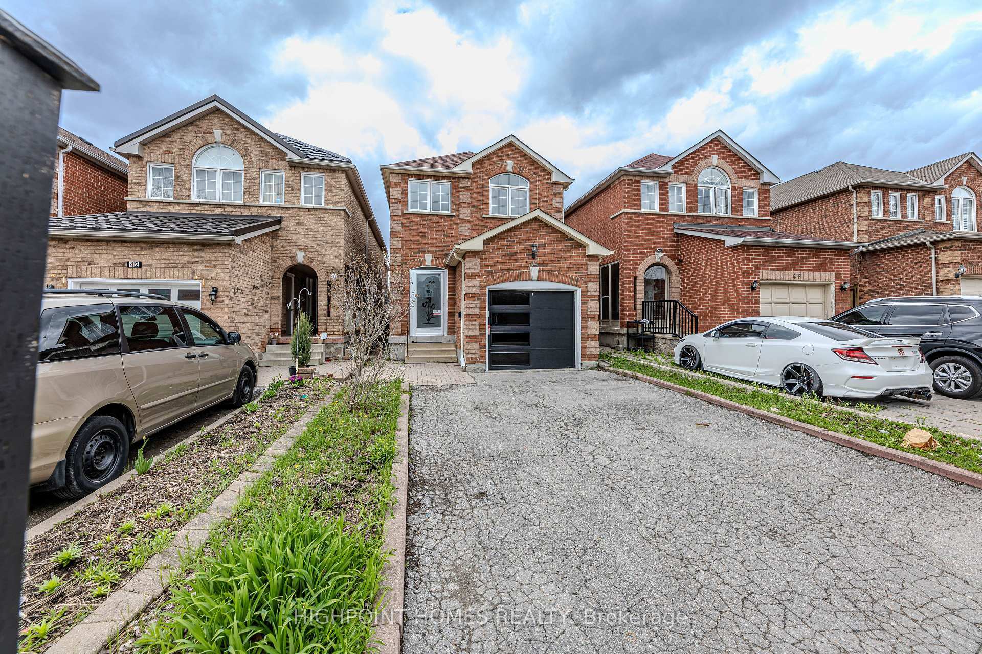 Property Photo: 44 Brando Avenue E ON L3S 4K9