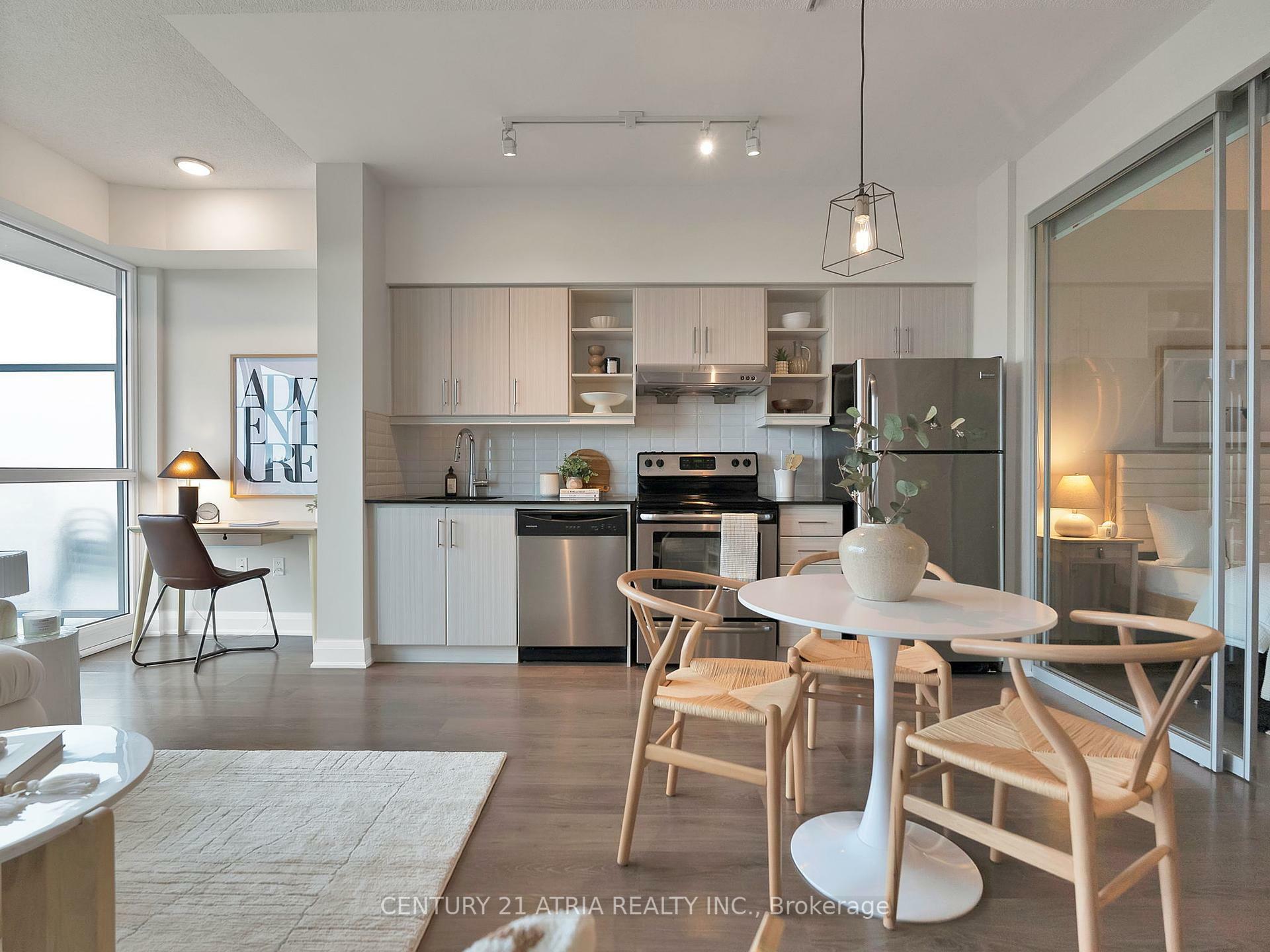 Property Photo: 160 Vanerhoof Avenue Lph18 ON M4G 0B7